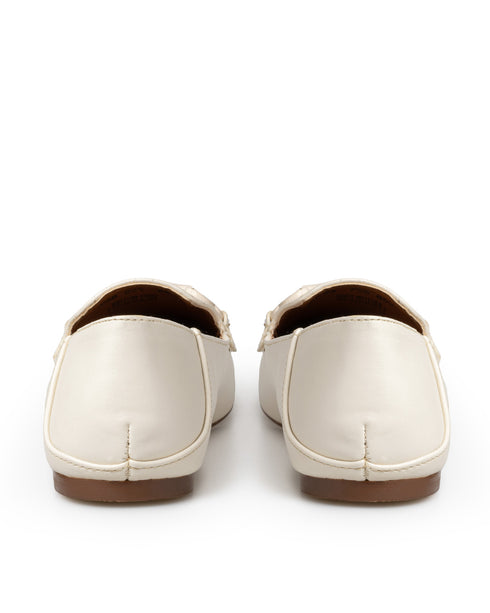 Mocasín Flat Latte Picudo Con Herraje 755